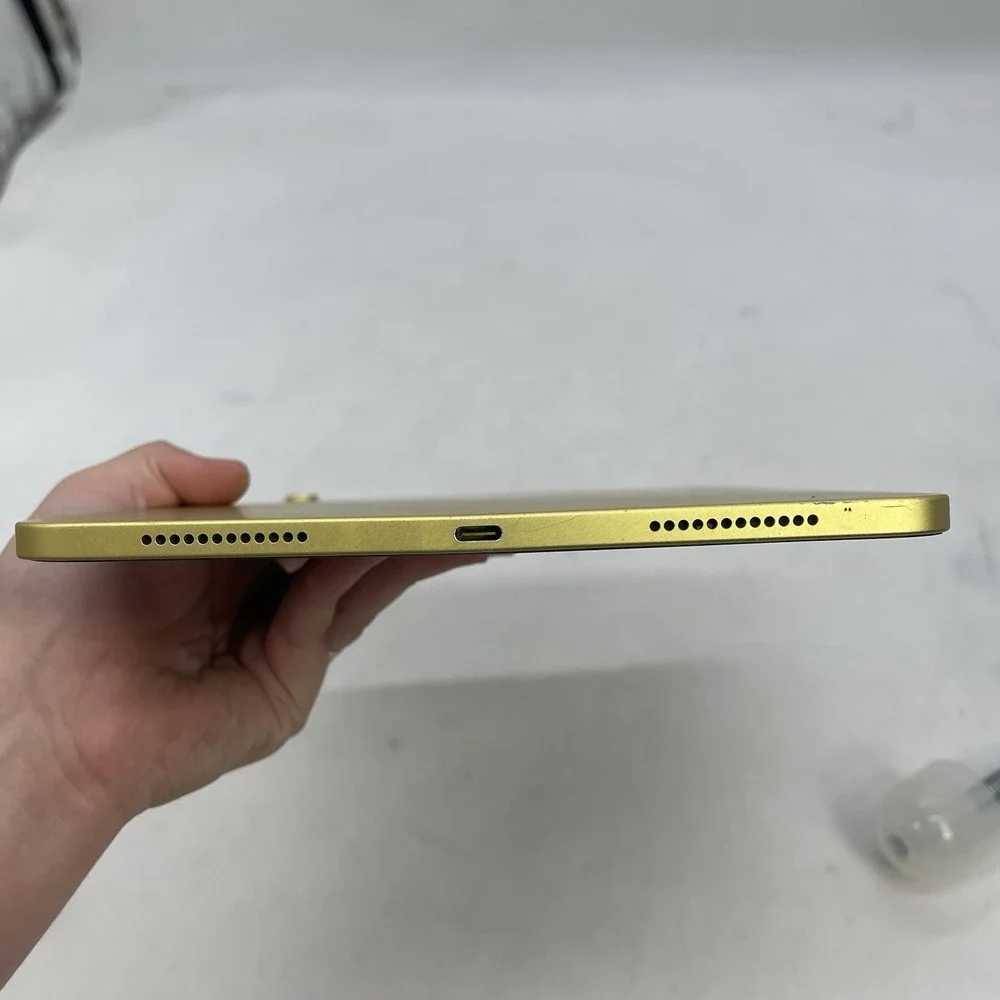 Apple iPad 10th Gen A2696 64GB Wi-Fi Only Yellow For Parts Minor Cracked Screen